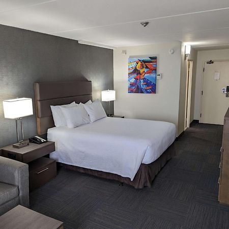 Best Western Plus Toronto Airport Hotel Миссиссага Экстерьер фото