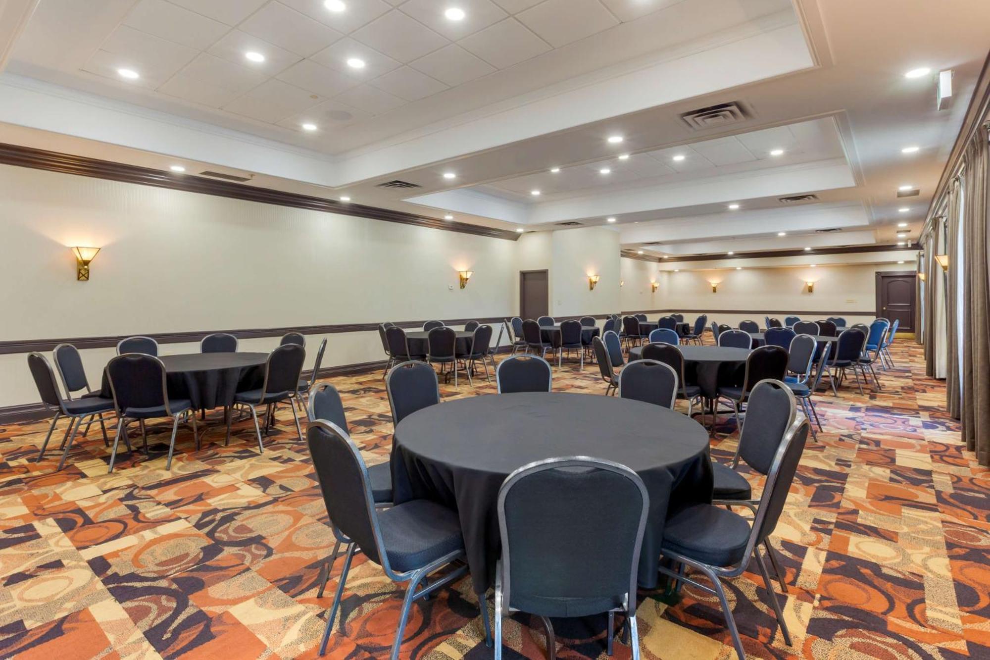 Best Western Plus Toronto Airport Hotel Миссиссага Экстерьер фото