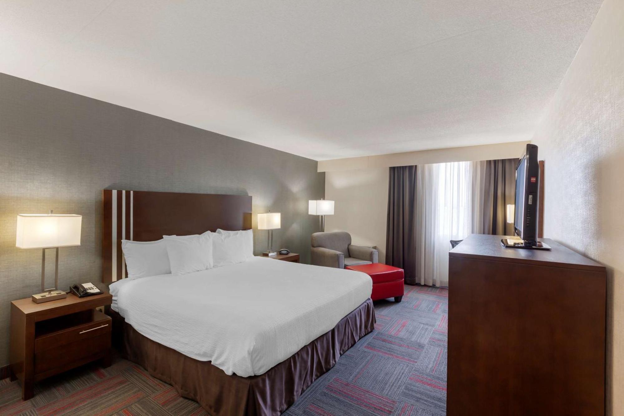 Best Western Plus Toronto Airport Hotel Миссиссага Экстерьер фото